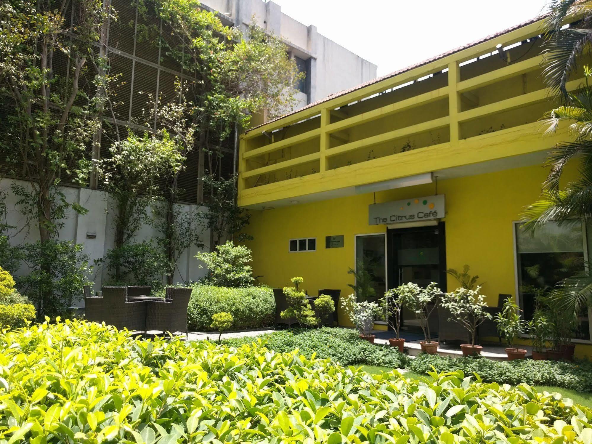 Lemon Tree Hotel, Udyog Vihar, Gurugram Гургаон Екстериор снимка