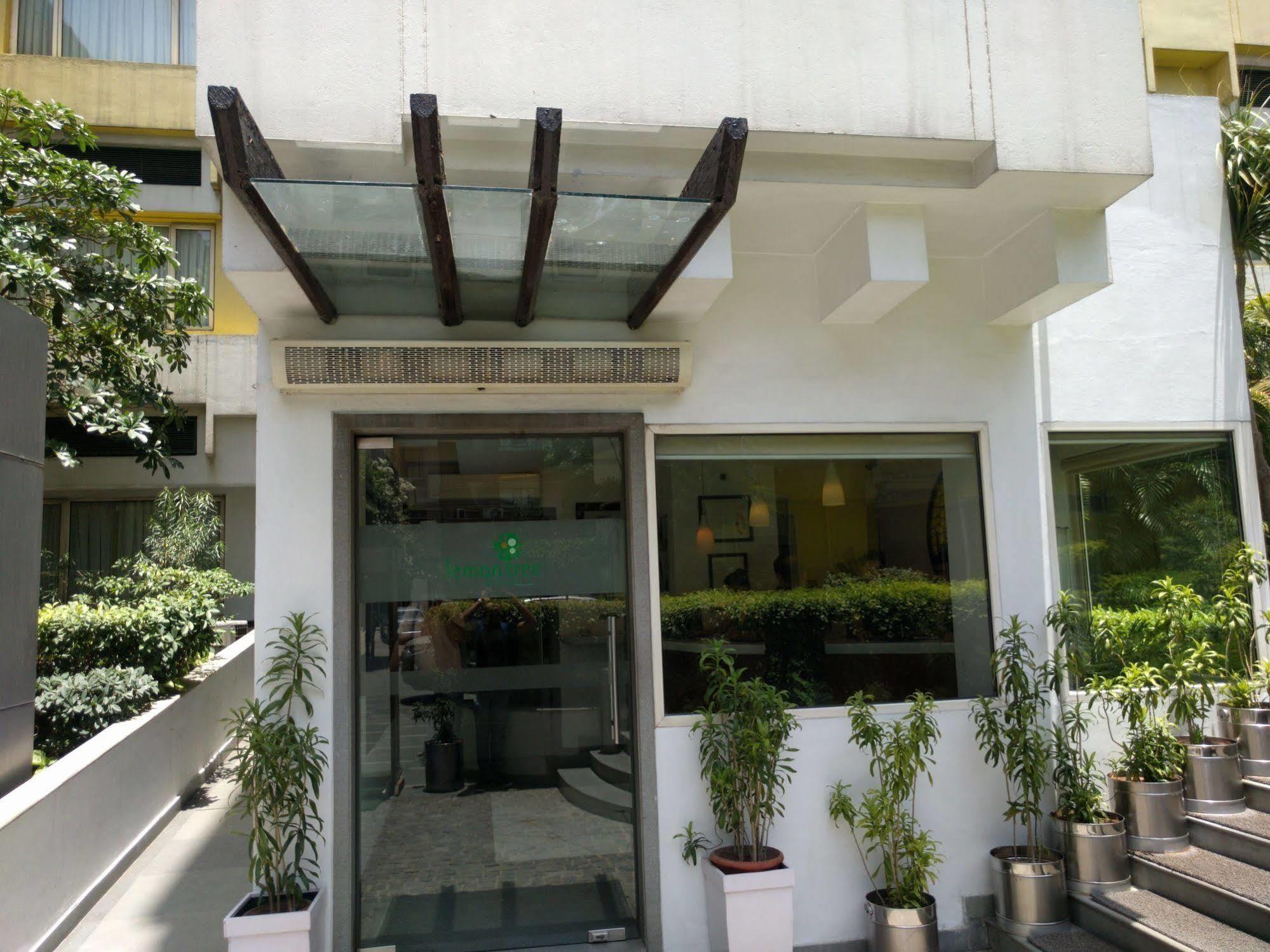 Lemon Tree Hotel, Udyog Vihar, Gurugram Гургаон Екстериор снимка