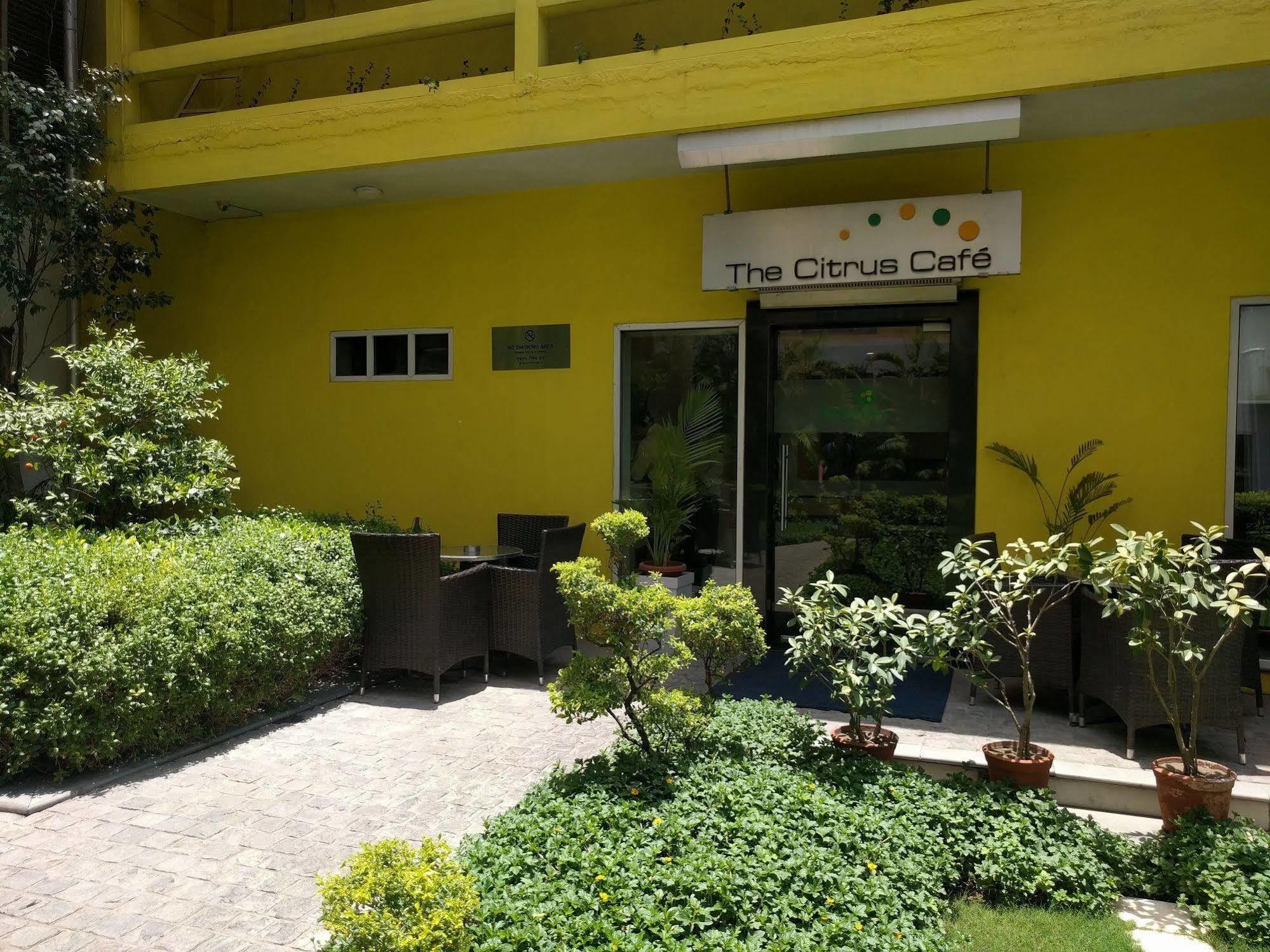 Lemon Tree Hotel, Udyog Vihar, Gurugram Гургаон Екстериор снимка