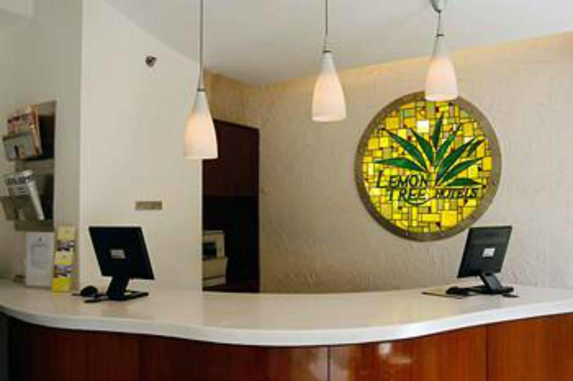 Lemon Tree Hotel, Udyog Vihar, Gurugram Гургаон Екстериор снимка